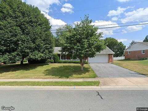 Brook, EAST PETERSBURG, PA 17520