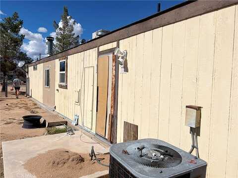 La Crescenta Dr, Yucca Valley, CA 92284