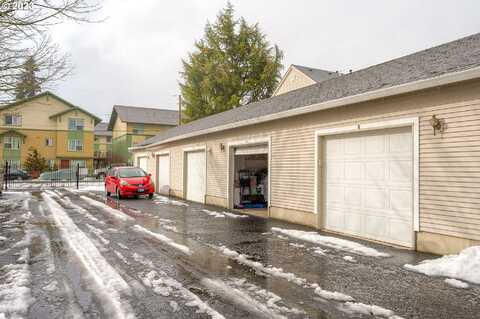 E Burnside St, Portland, OR 97233
