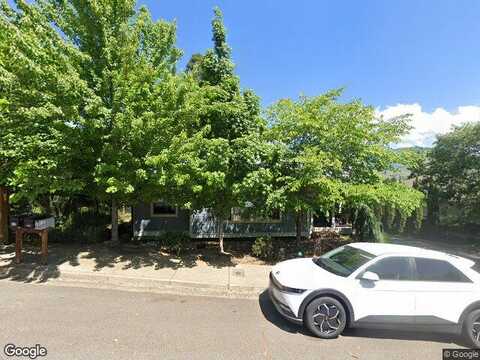 Holly, ASHLAND, OR 97520