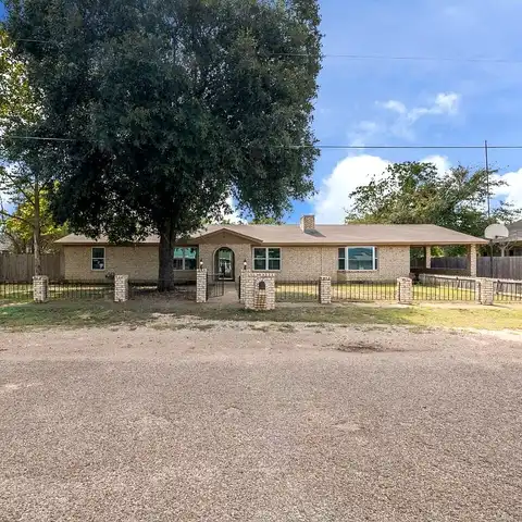 4Th, Mc Gregor, TX 76657