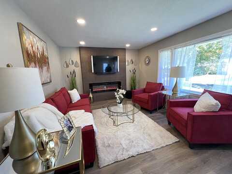 83Rd, MILWAUKEE, WI 53218