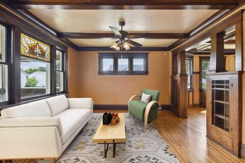 Queen, MINNEAPOLIS, MN 55405