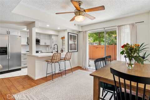 Yankee, AGOURA HILLS, CA 91301