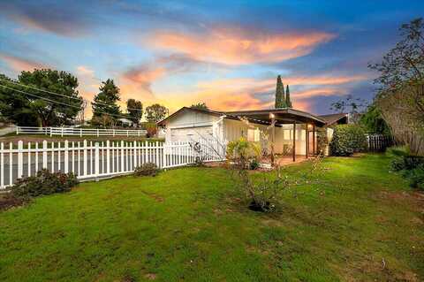 Hummingbird Hill, FALLBROOK, CA 92028