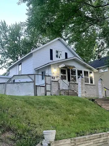 Rose, SAINT PAUL, MN 55106