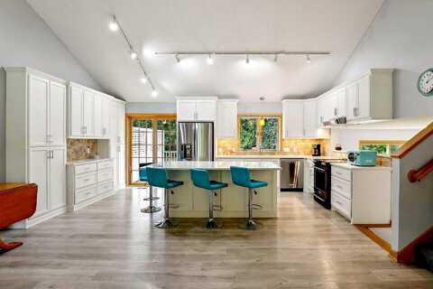 Clear View, MINNETONKA, MN 55345