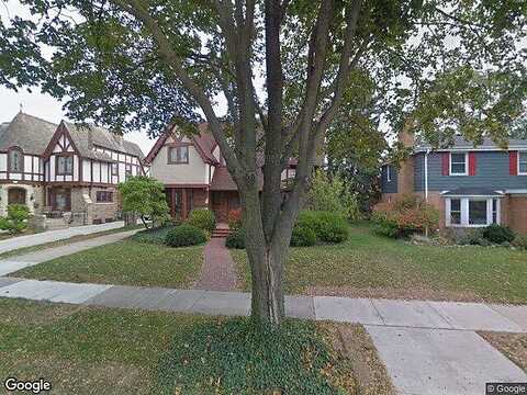 Pinecrest, MILWAUKEE, WI 53208