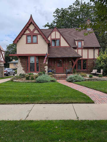 Pinecrest, MILWAUKEE, WI 53208