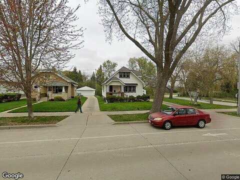 Wells, MILWAUKEE, WI 53208