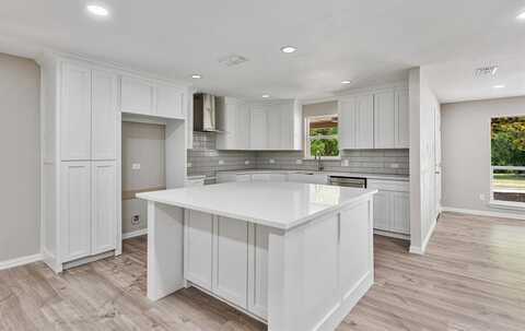 Ewing, DALLAS, TX 75216