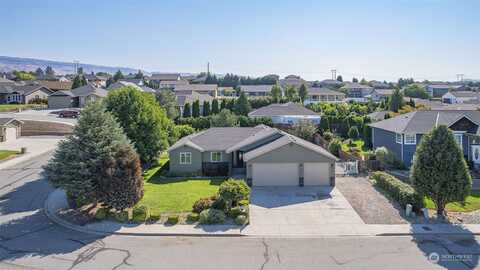 Makenna, EAST WENATCHEE, WA 98802