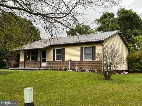 Vanessa, BELLEFONTE, PA 16823