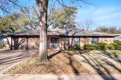 Monties, ARLINGTON, TX 76015