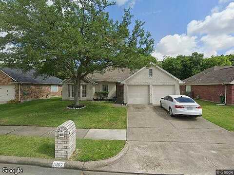 Oakwood Court, BAYTOWN, TX 77521