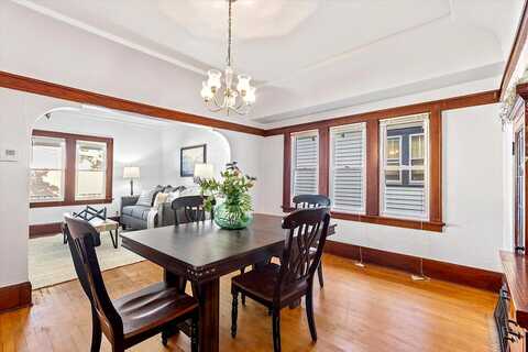10Th, MILWAUKEE, WI 53206