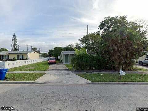 Avenue F, RIVIERA BEACH, FL 33404
