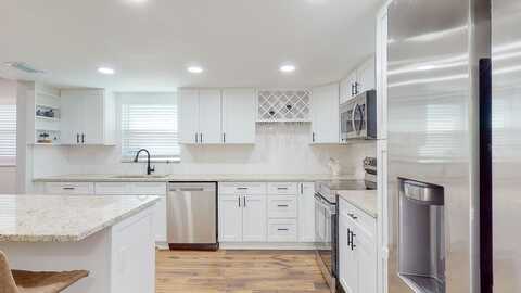 15Th, SAINT PETERSBURG, FL 33711
