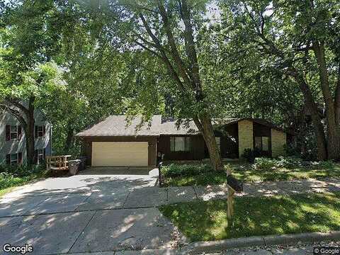 Woodfield, WAUKESHA, WI 53188