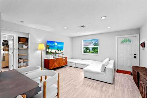 M, Lake Worth, FL 33460