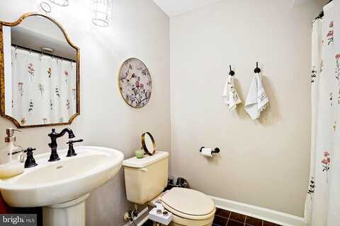 Meadowland, OAKTON, VA 22124