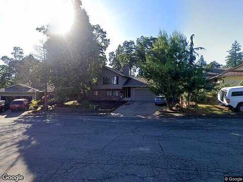 Debbie, GLADSTONE, OR 97027
