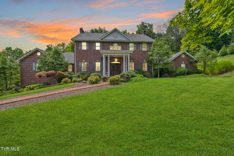 Long Crescent, BRISTOL, VA 24201