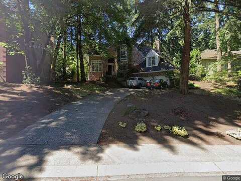 Village, LAKE OSWEGO, OR 97034