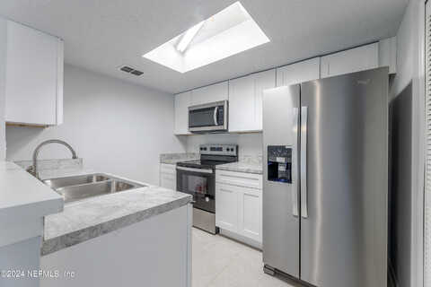 Melissa, JACKSONVILLE, FL 32210