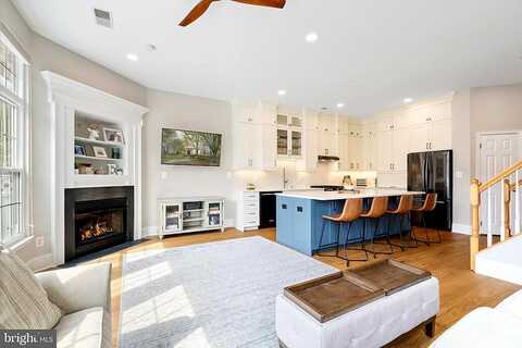 Tholen, ASHBURN, VA 20147