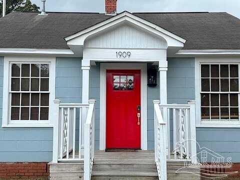 Hernandez, PENSACOLA, FL 32503