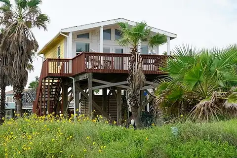 Seashell Dr, Freeport, TX 77541