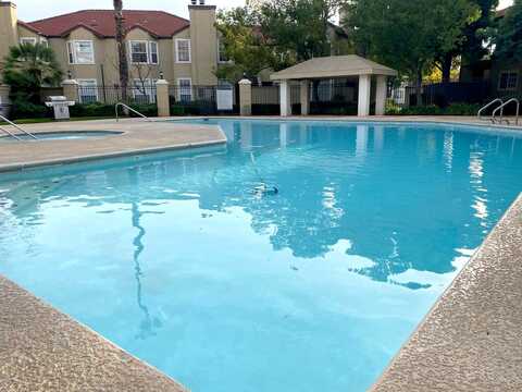 N Cedar Ave, Fresno, CA 93720
