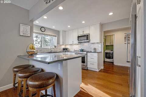 Eagle Crest Dr, Lake Oswego, OR 97035