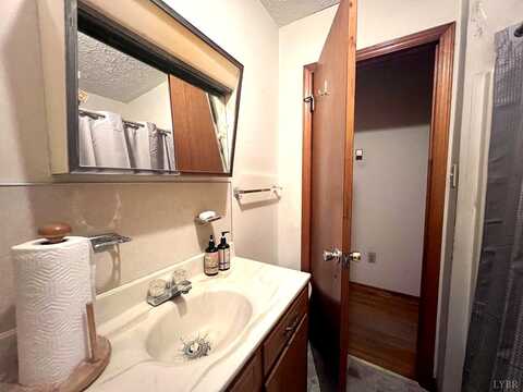 Hunting Creek, CLOVER, VA 24534