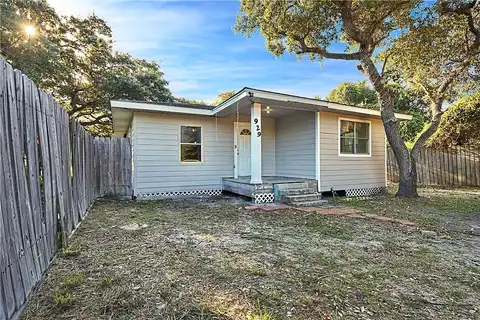 8Th, ARANSAS PASS, TX 78336