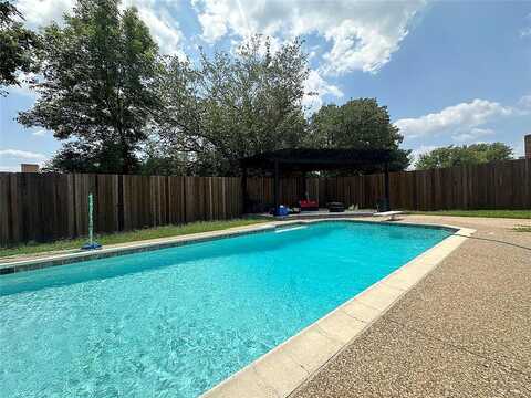 Guinevere, ARLINGTON, TX 76014
