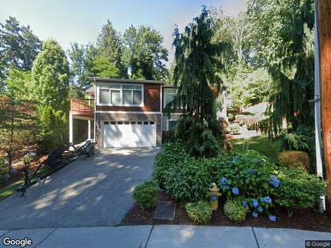 Alexander, KIRKLAND, WA 98033