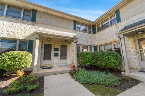 Shoreland, MILWAUKEE, WI 53217
