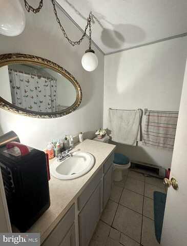 Jameslee, CHAMBERSBURG, PA 17202
