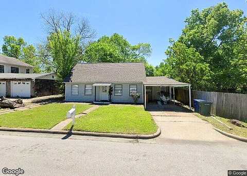 17Th, HUNTSVILLE, TX 77340