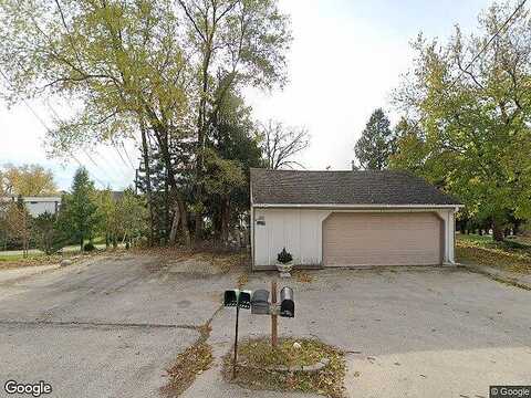 Maple, PEWAUKEE, WI 53072