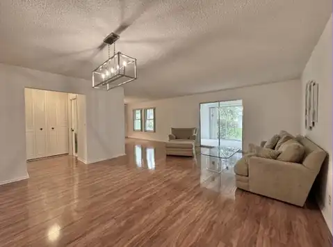 Cape Cod, LAKE WORTH, FL 33467