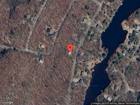 Lakewood Dr, Dingmans Ferry, PA 18328