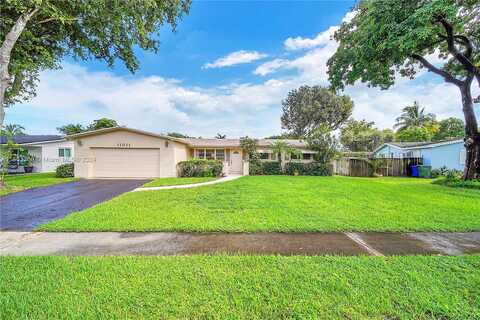 21St, PEMBROKE PINES, FL 33026