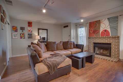 Newhall Dr, Sacramento, CA 95826