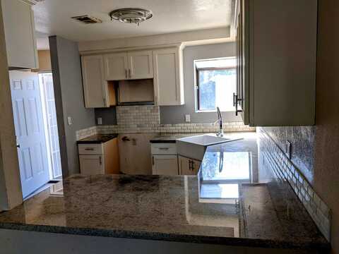 Auburn Oaks Ct, Citrus Heights, CA 95621
