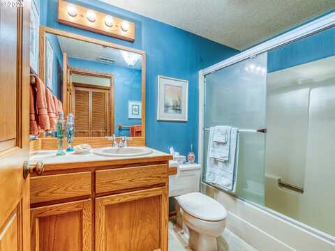 Wimbledon Ct, Eugene, OR 97401