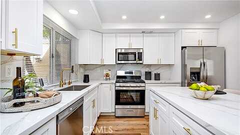 Via Athena, ALISO VIEJO, CA 92656