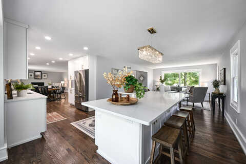 Colette, MEQUON, WI 53092